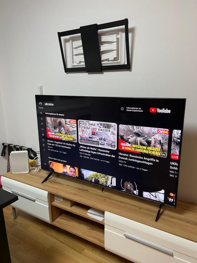 Modern Apartment Bei U Bahn Simmering Wina Bagian luar foto